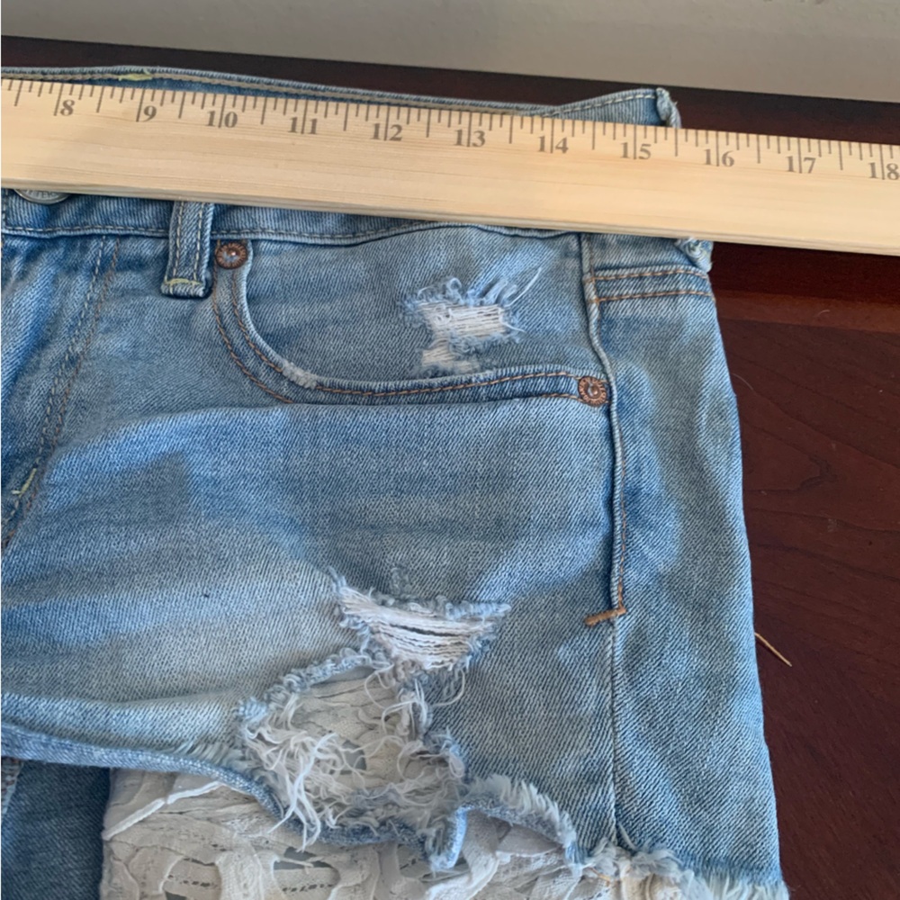 American Eagle Outfitters Light Blue Distressed Jean Shorts - Picture 7 of 8